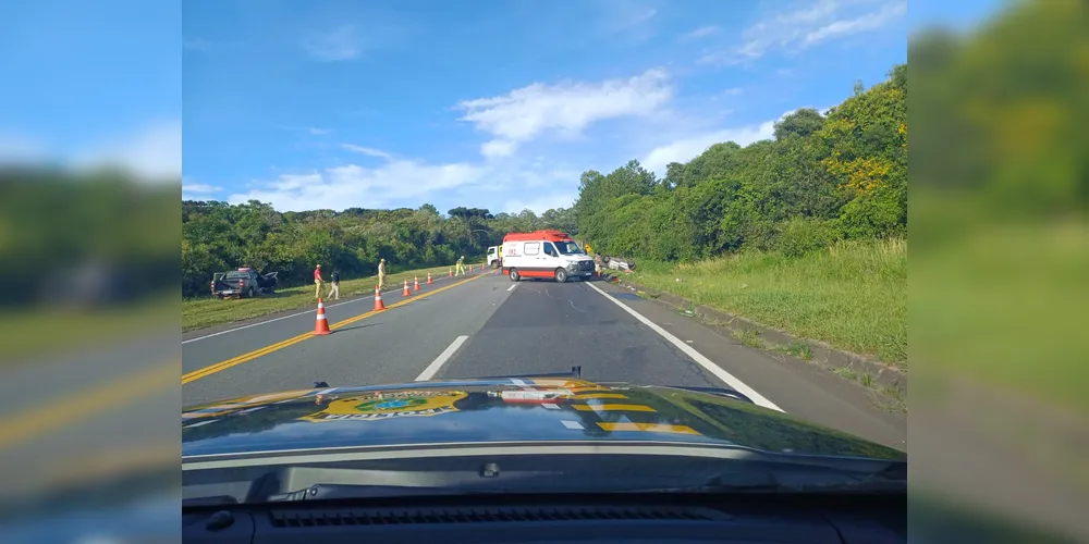 O acidente ocorreu por volta das 6h e envolveu dois veículos