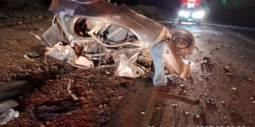 Motorista do carro foi socorrido e encaminhado para uma casa hospitalar