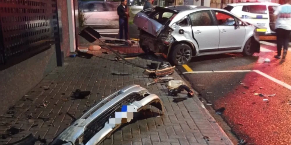 Colisão aconteceu na rua Bento Ribeiro, região da Nova Rússia, em Ponta Grossa