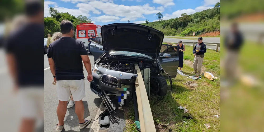 Defensa metálica atravessou o carro
