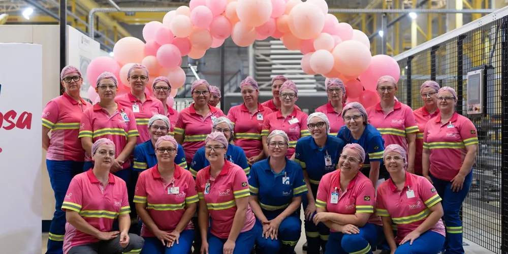 A inauguração reuniu equipes da fábrica e representantes da área de Recursos Humanos