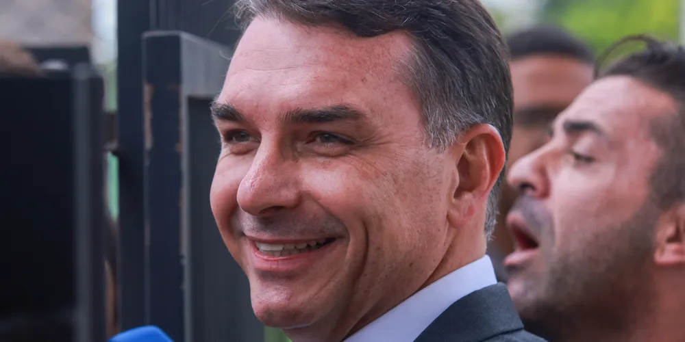 Senador Flávio Bolsonaro (PL-RJ)

O Senador Flávio Bolsonaro visita o pai, Jair Bolsonaro, na Polícia Federal. Bolsonaro cumpre pena por tentativa de golpe de estado.

Foto: Luis Nova/Especial Metrópoles @LuisGustavoNova