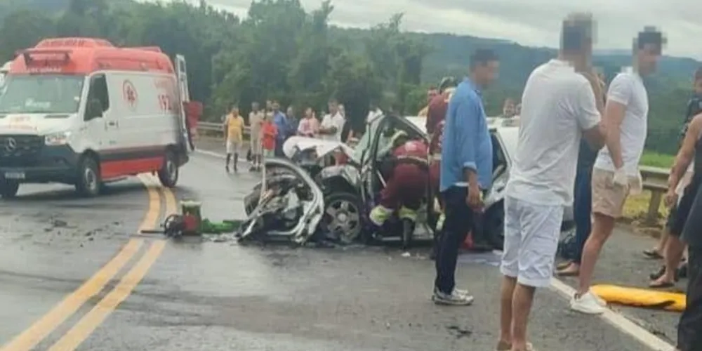 Um ônibus e três carros se envolveram na batida