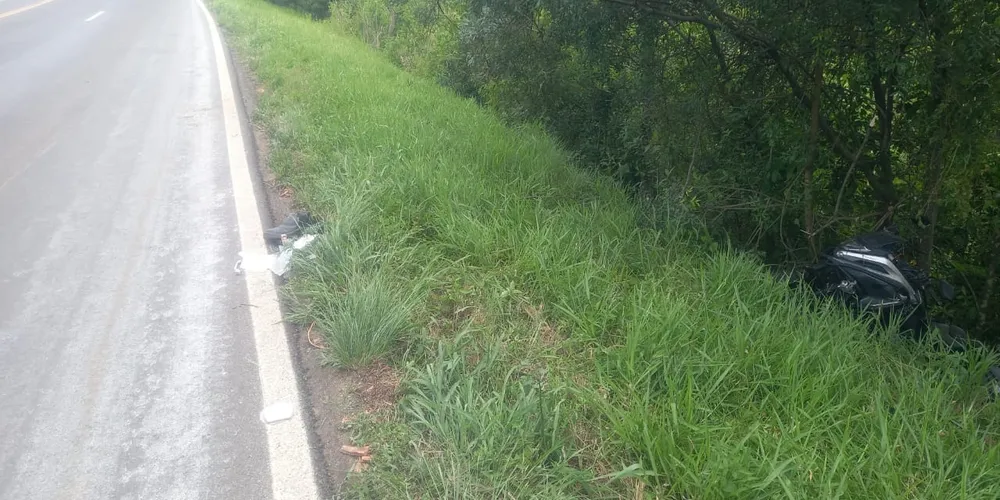 O motociclista de 60 anos ficou ferido após o acidente