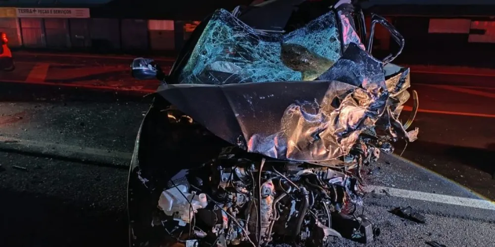 A batida aconteceu por volta das 4h25, no km 535 da rodovia