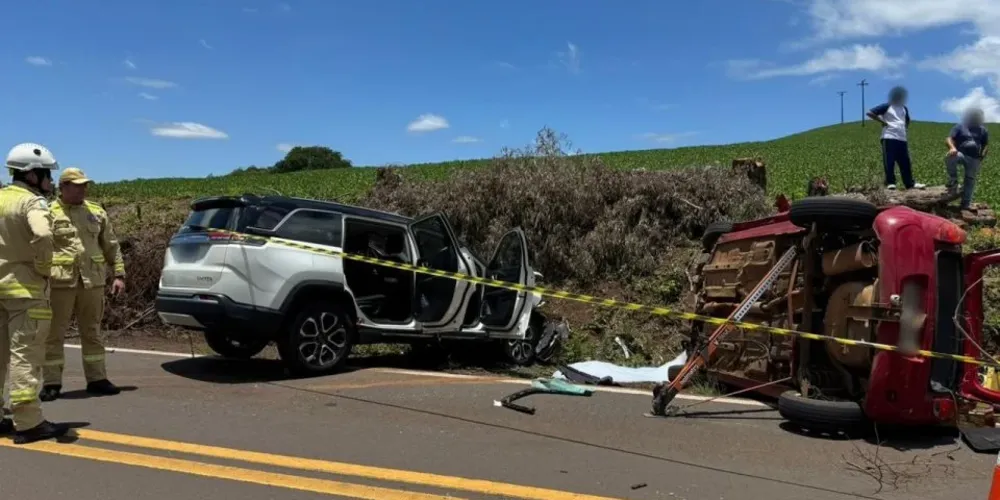 A colisão envolveu um Chevrolet Celta vermelho e um Jeep Commander