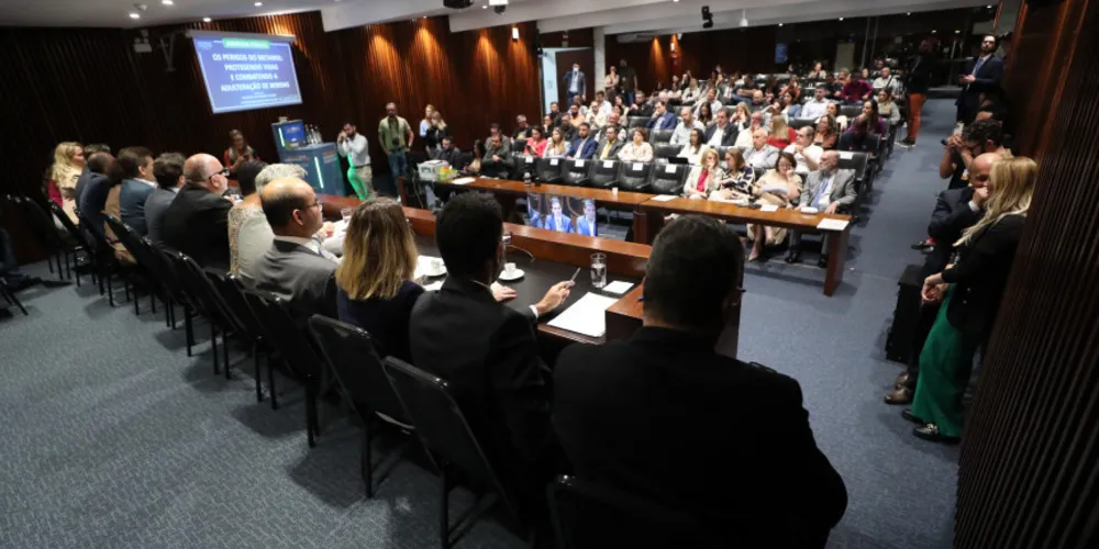 Nos encontros foram discutidas questões de saúde pública, meio ambiente, economia, mercado, cultura e educação, en-tre outros temas