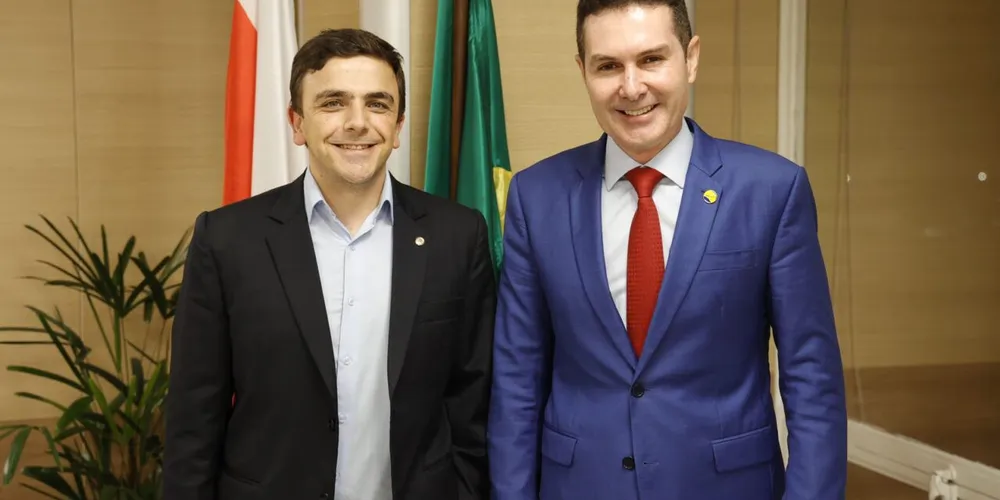 Deputado federal Aliel Machado (PV) ao lado do ministro das Cidades do Brasil, Jader Barbalho Filho