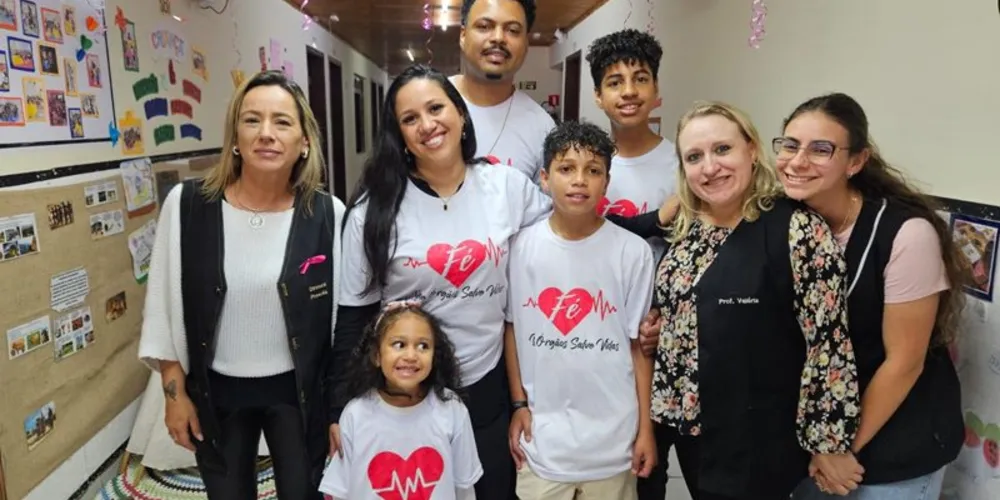 Aluna de CMEI de Curitiba é recebida com festa após transplante de coração