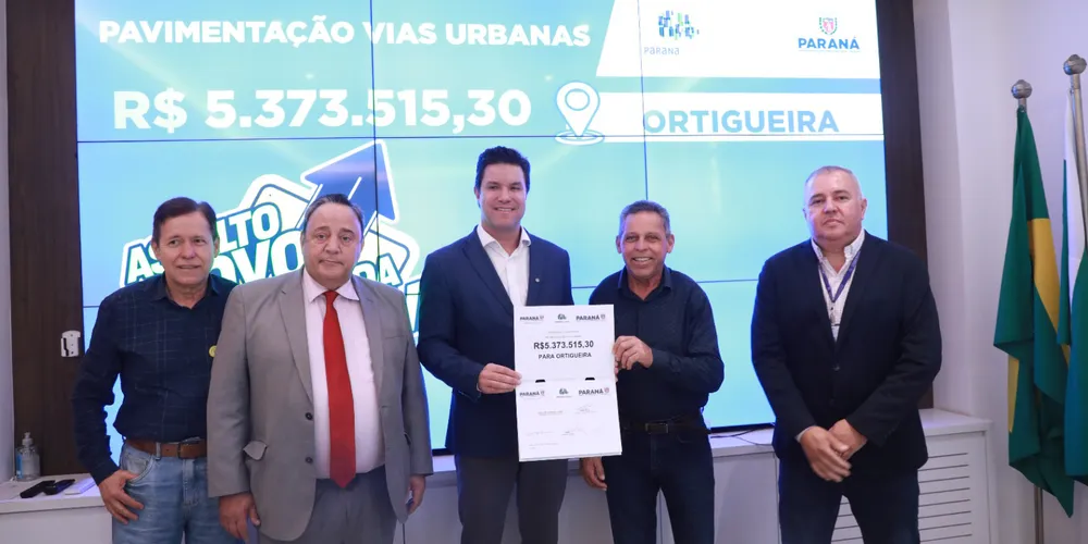 O prefeito de Ortigueira Ary Mattos esteve presente durante a liberação de recursos