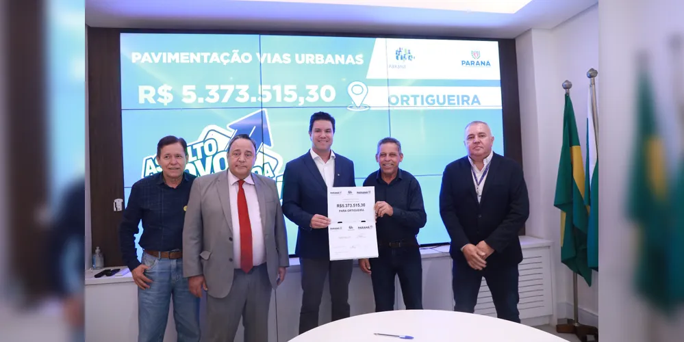 O prefeito de Ortigueira Ary Mattos esteve presente durante a liberação de recursos
