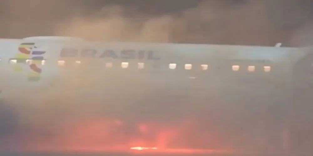 Populares que estavam no local registraram o início do incêndio