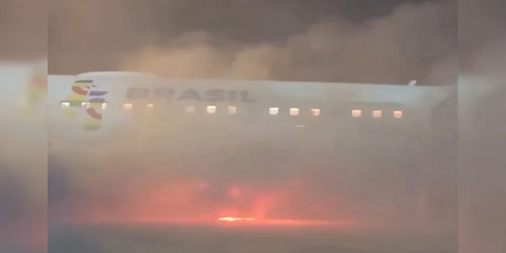 Populares que estavam no local registraram o início do incêndio