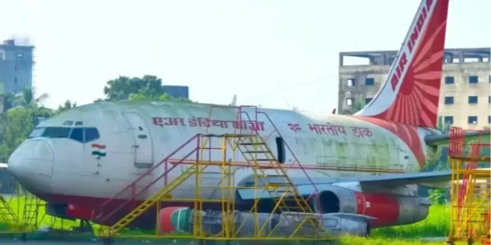 Aeronave estava estacionada discretamente em um canto remoto do Aeroporto de Calcutá, na Índia