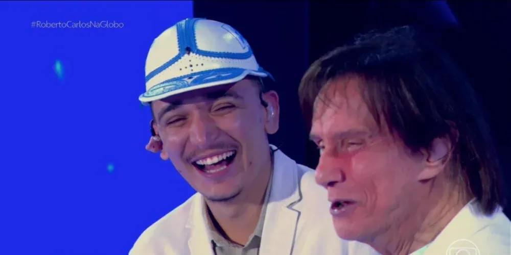 João Gomes e Roberto Carlos em especial de Natal