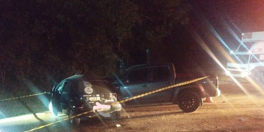 Acidente envolveu um Corsa e uma Amarok