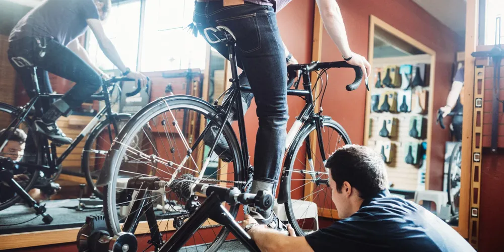 Quando mal ajustada, a bicicleta obriga o corpo a “se adaptar” a posições inadequadas