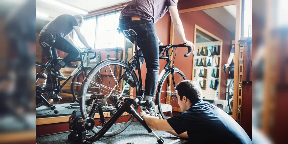 Quando mal ajustada, a bicicleta obriga o corpo a “se adaptar” a posições inadequadas