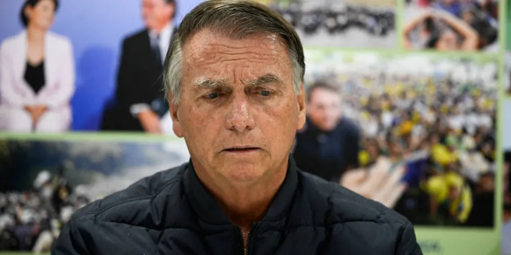 A prisão preventiva do ex-presidente foi cumprida após ser constatada uma tentativa de violação de sua tornozeleira eletrônica