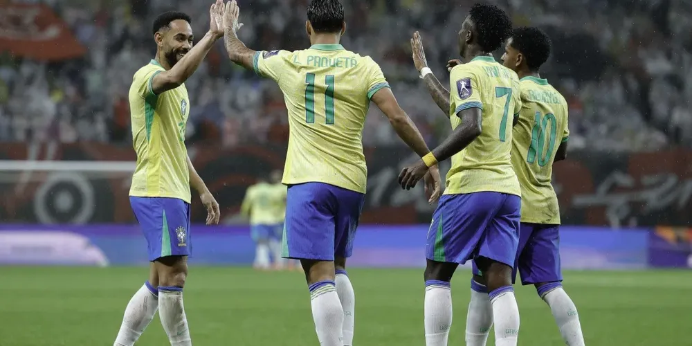 Jogadores da Seleção Brasileira celebram um dos gols na goleada sobre a Coreia do Sul em amistoso