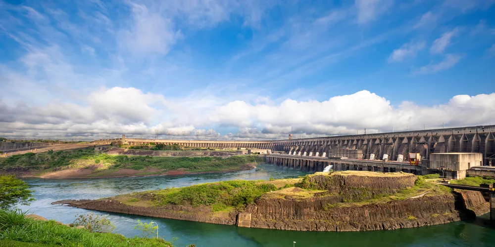 Para o período de 2024 a 2026, a tarifa foi fixada em US$ 17,66 por kW/mês