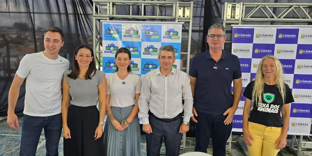O projeto "Câmara nos Bairros" reuniu vereadores e deputada no Parque Nossa Senhora das Graças neste domingo (30)