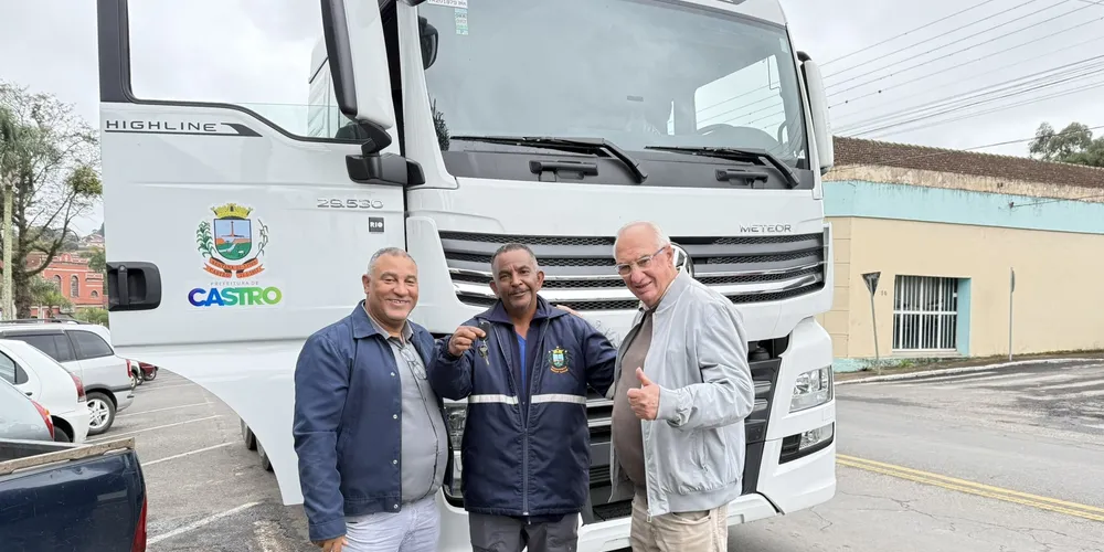 Dois caminhões foram adquiridos