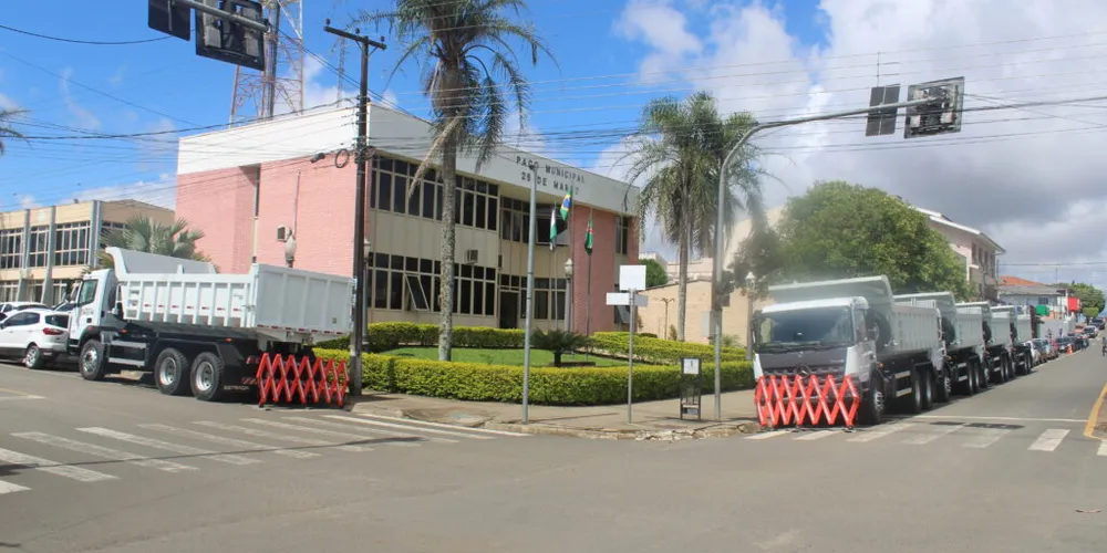 Veículos foram entregues nessa segunda-feira (17)