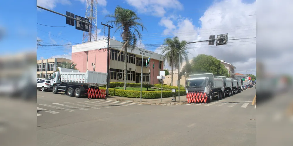 Veículos foram entregues nessa segunda-feira (17)