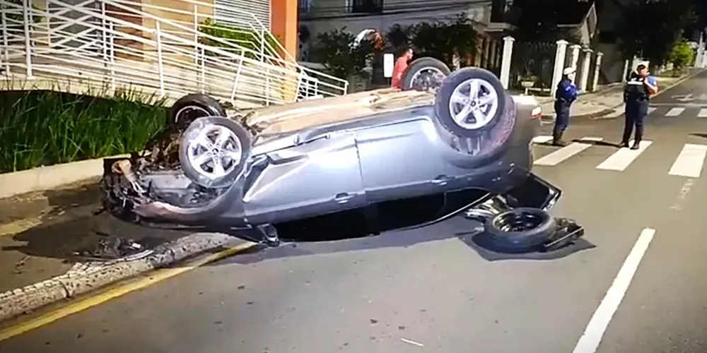 O condutor foi levado à UPA Santana com ferimentos leves