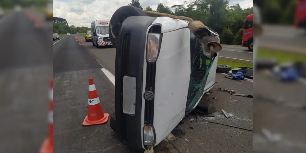 A via precisou ser isolada até a retirada do carro