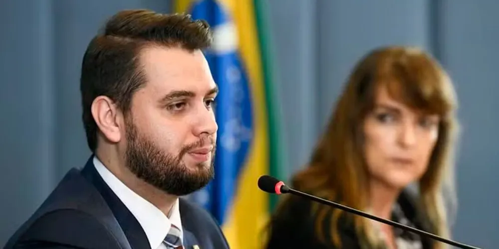 Filipe Martins, ex-assessor do ex-presidente Jair Bolsonaro, foi preso na cidade de Ponta Grossa