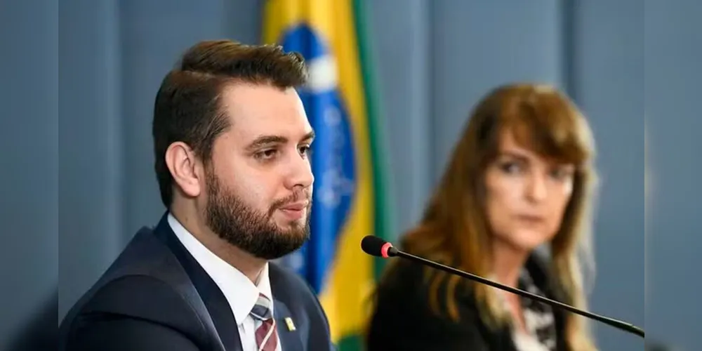 Filipe Martins, ex-assessor do ex-presidente Jair Bolsonaro, foi preso na cidade de Ponta Grossa