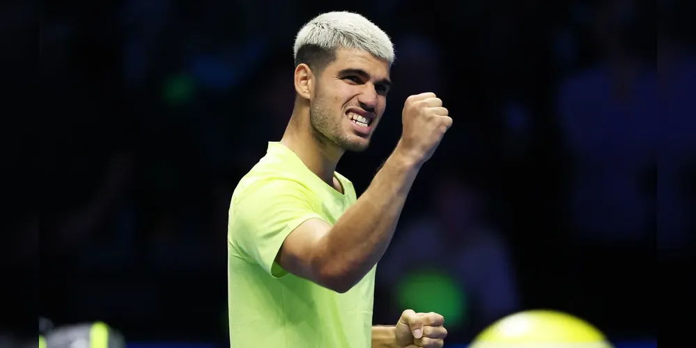 Alcaraz celebra vitória sobre Fritz