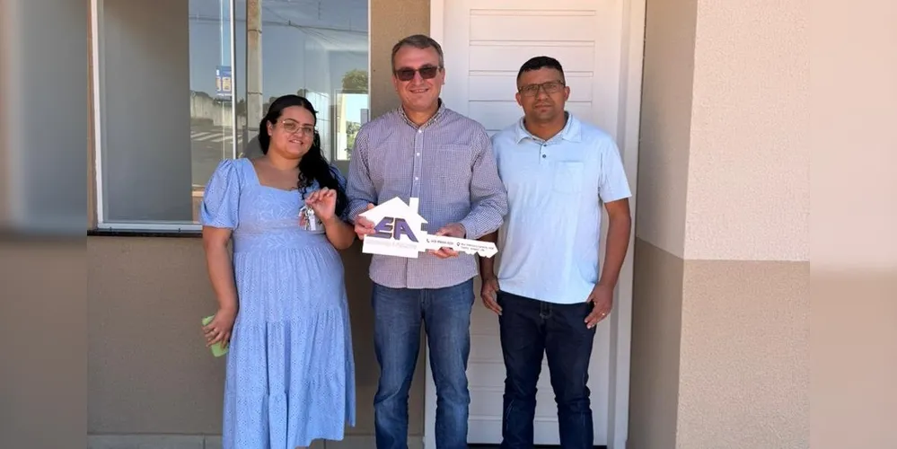 Irani Barros participou da entrega das chaves das casas