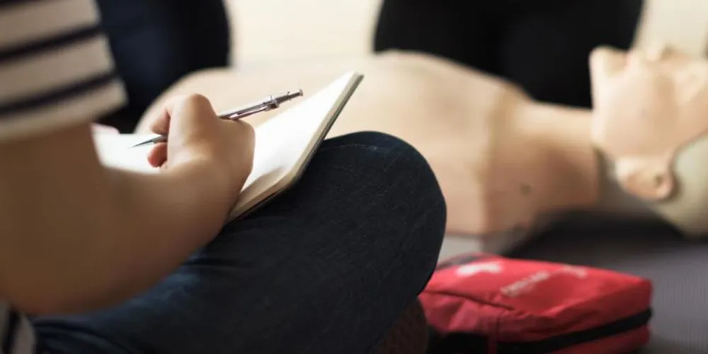 Proposta propõe ensinar noções básicas de primeiros socorros a crianças e adolescentes.