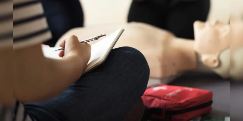 Proposta propõe ensinar noções básicas de primeiros socorros a crianças e adolescentes.
