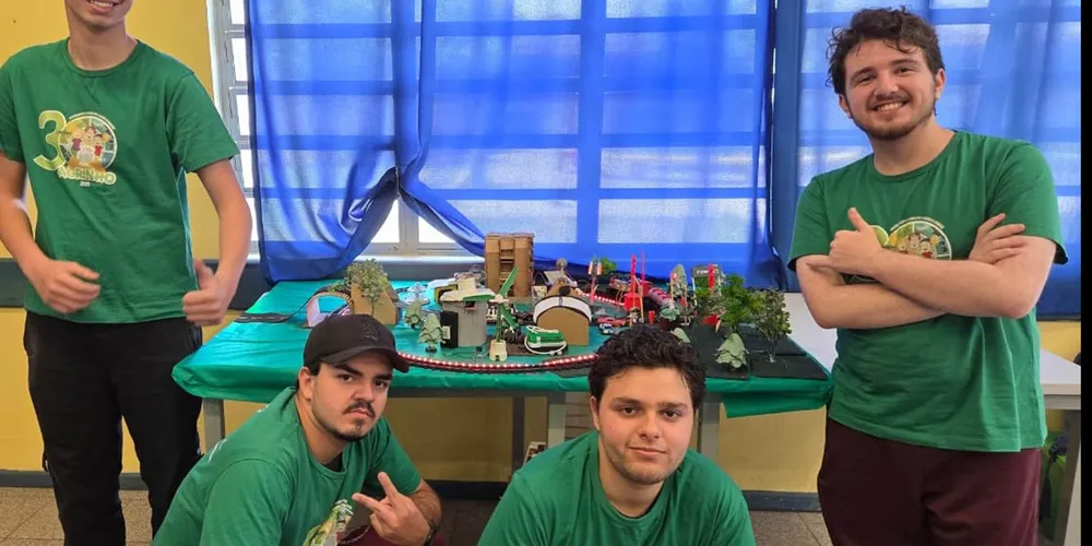 O trabalho foi executado pelos alunos Gabriel Henrique Anacleto (17 anos), Jessé Oliveira da Silva (18), Rafael Almeida de Oliveira (18) e Carlos Eduardo de Lara Araújo (17)