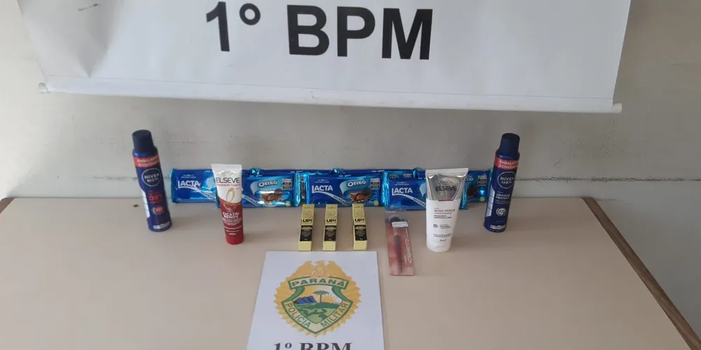 Os itens foram apreendidos pela equipe da Polícia Militar.
