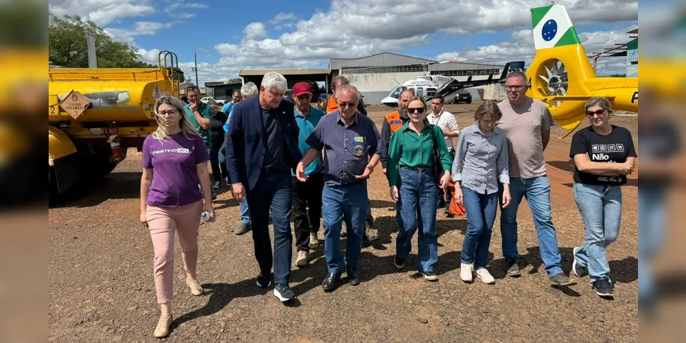 Comitiva federal durante visita à cidade de Rio Bonito do Iguaçu