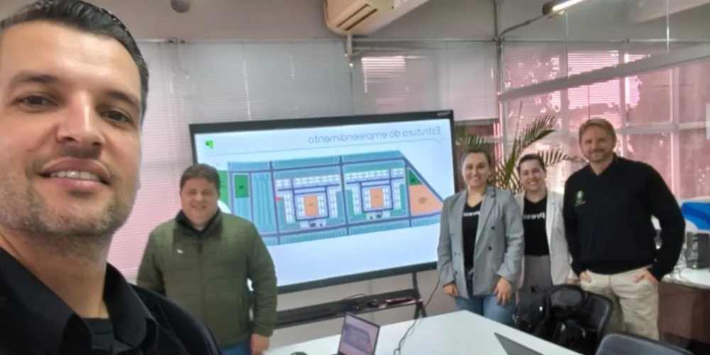 Secretários Rodrigo Morais e Edmir Kirchof receberam representantes da Construtora Prestes