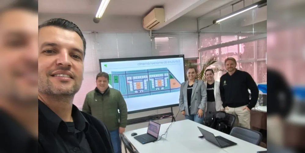 Secretários Rodrigo Morais e Edmir Kirchof receberam representantes da Construtora Prestes