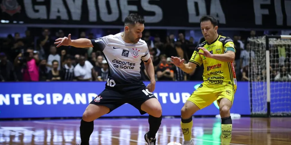 Na ida, sob mando do Corinthians, as equipes empataram em 3 x 3