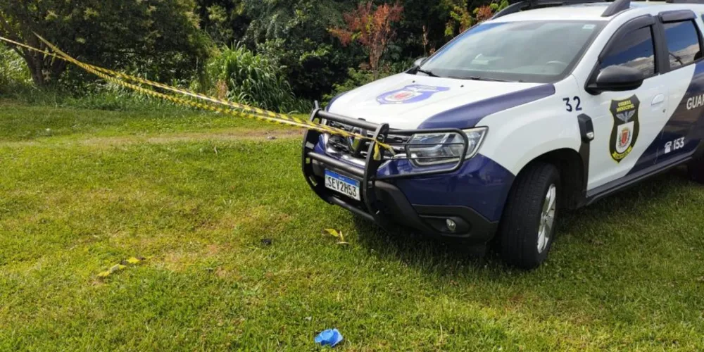 Um morador da região avistou o homem dentro do córrego e acionou a Guarda Municipal