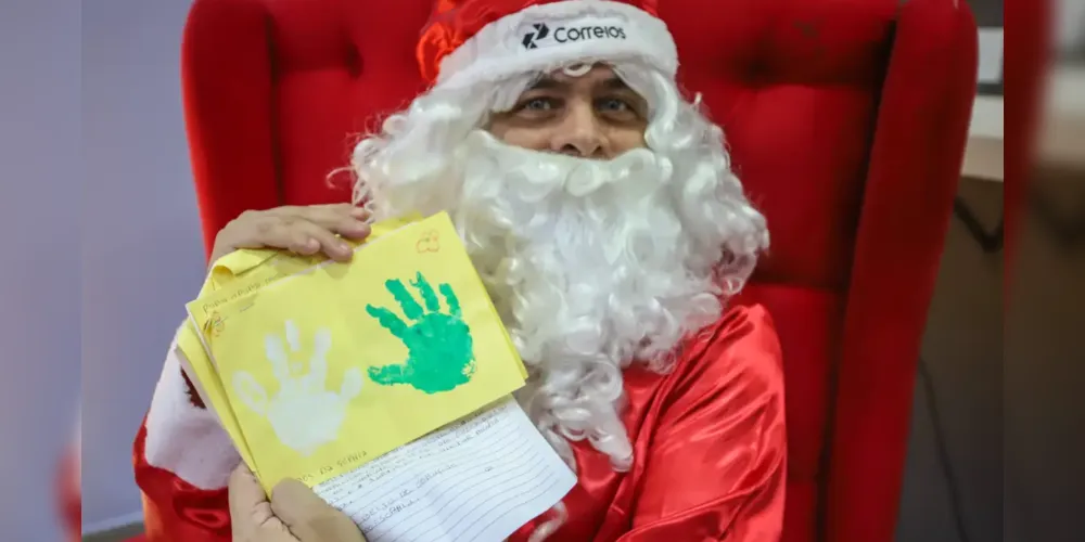 Em Rio Bonito do Iguaçu, cidade paranaense devastada por um tornado em novembro, cerca de 1,1 mil crianças receberam presentes