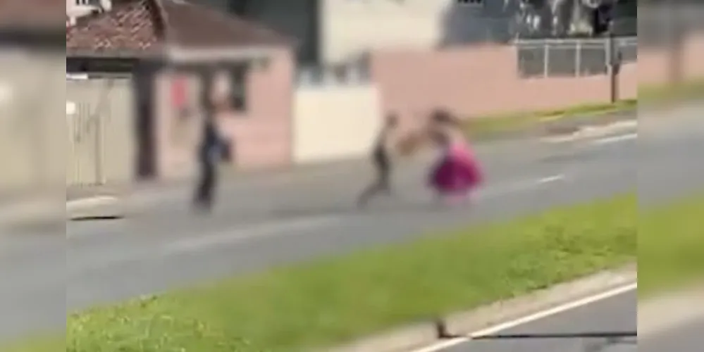 Confusão aconteceu no meio de uma rua em São José dos Pinhais