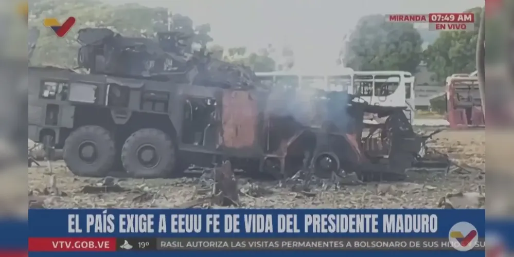 Transmissão ao vivo da TV estatal venezuelana mostrou diversos veículos de transporte civil incendiados