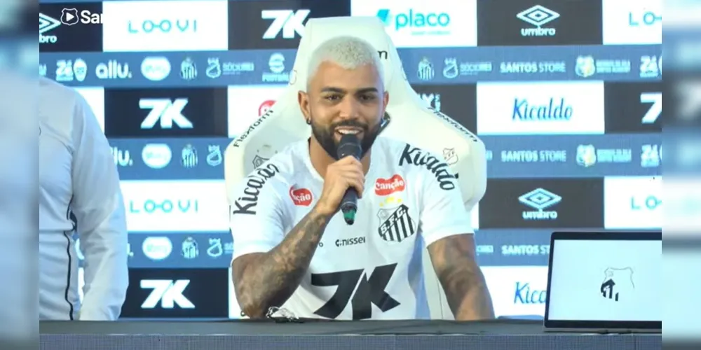 Gabigol, ex-Cruzeiro, durante apresentação pelo Santos