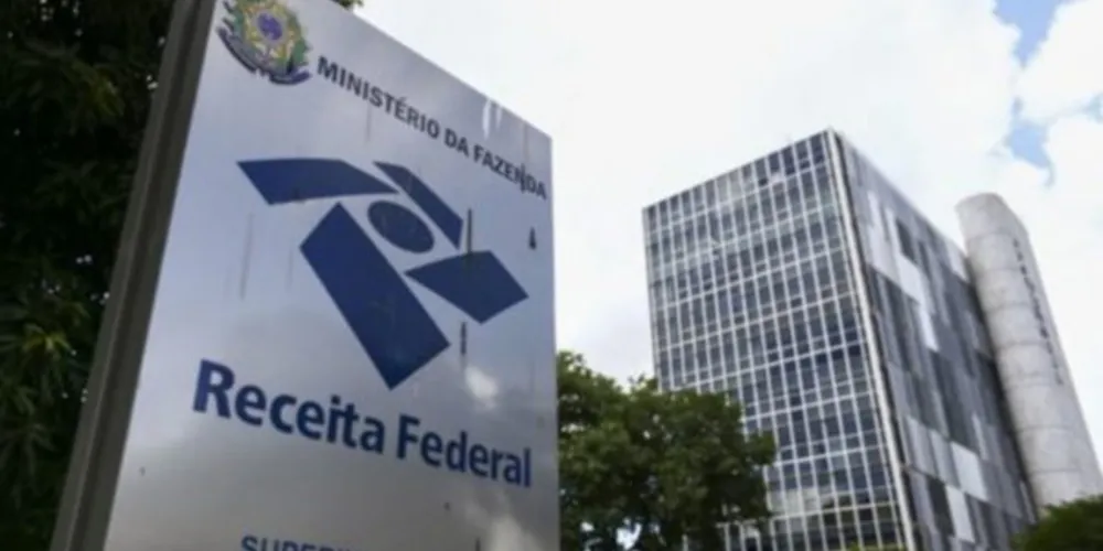 A Receita Federal voltou a desmentir, nesta segunda-feira (29), informações falsas que circulam nas redes sociais