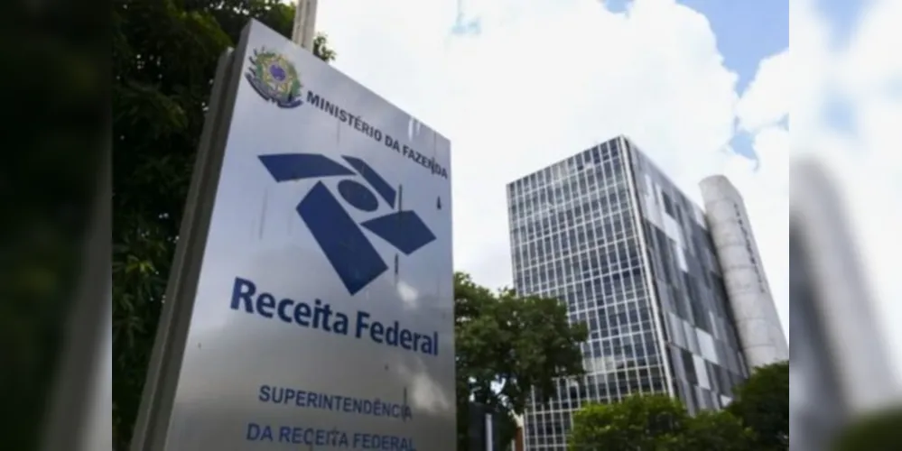 A Receita Federal voltou a desmentir, nesta segunda-feira (29), informações falsas que circulam nas redes sociais